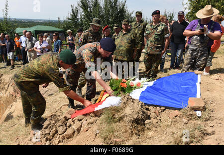Ottersweier, Germany. 8th Aug, 2015. German soldiers lay flowers on the french flag during a memorial event after the excavation of the American fighter bomber 'Thunderbolt P-47' in Ottersweier, Germany, 8 August 2015. The plane crashed close to the town 14 February 1945, the 25 year old French pilot Antoine Allard died. Photo: PATRICK SEEGER/dpa/Alamy Live News Stock Photo