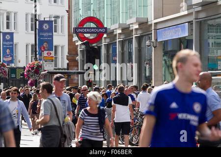 Stamford Bridge, London, UK. 8th Aug, 2015. Chelsea Fans gather on the opening day of the English Premier league season to watch defending champions  Chelsea FC v Swansea City at Stamford Bridge. Credit:  amer ghazzal/Alamy Live News Stock Photo