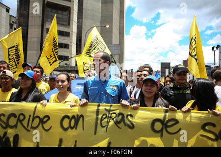 Caracas, Venezuela. 8th Aug, 2015. Venezuelan opposition activists take part in a peaceful protest against the inflation, shortages and recession, in Caracas, Venezuela, on Aug. 8, 2015. © Boris Vergara/Xinhua/Alamy Live News Stock Photo