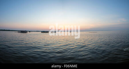 Panoramic view of the sunset on the Lake Maracaibo, Venezuela Stock Photo