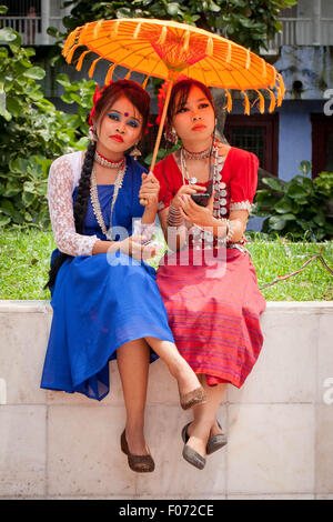 Dhaka, Bangladesh. 9th August, 2015. Bangladeshi indigenous women ...