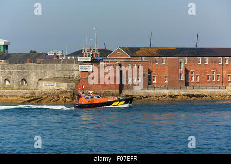 Southampton Pilot boat entering Portsmouth harbour. Harbour master position in the background at fort blockhouse. Stock Photo