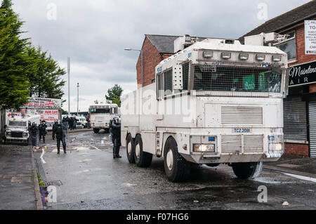 Belfast, Northern Ireland. 09 Aug 2015 - PSNI water cannon and riot squad Credit:  Stephen Barnes/Alamy Live News Stock Photo