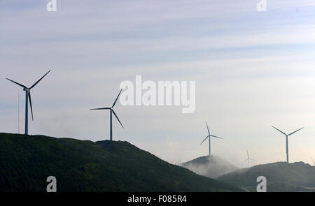 Lichuan, China. 9th Aug, 2015. Photo taken on Aug. 9, 2015 shows the wind power generator group at Yueshan mountain of Lichuan City in Enshi Tujia Autonomous Prefecture, central China's Hubei Province. 203 wind power generators were built at the top of Yueshan mountain where the altitude is nearly 1,600 meters. Credit:  Xinhua/Alamy Live News Stock Photo