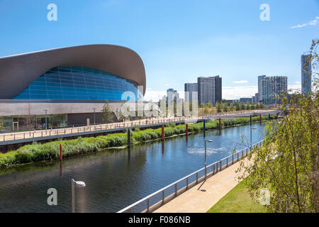 Aquatics Centre and the Waterworks River at the Olympic Park in Stratford, London, UK Stock Photo