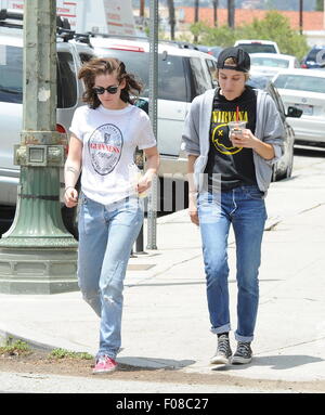 Kristen Stewart and Alicia Cargile take a long stroll back to their car ...