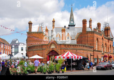 Outdoor stalls on Market Day by Wokingham Town Hall, Market Place, Wokingham, Berkshire, England, United Kingdom Stock Photo