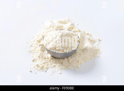 Bowl of finely ground flour suitable for cake recipes Stock Photo