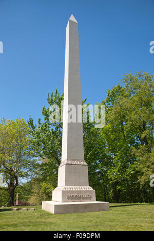 ROCKEFELLER FAMILY BURIAL PLOT JOHN D ROCKEFELLER OBELISK LAKE VIEW ...