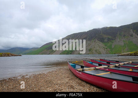 Canoe boats at Wastwater in the Lake District, Cumbria, UK Stock Photo