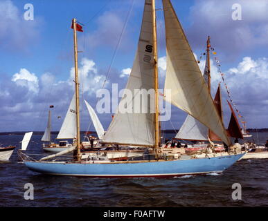 AJAXNETPHOTO. 4TH AUGUST, 1971. COWES, ENGLAND. - WRONG 