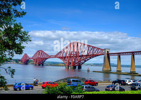 The Forth Bridge is a cantilever railway bridge over the Firth of Forth in the east of Scotland, 9 miles west of Edinburgh City Stock Photo