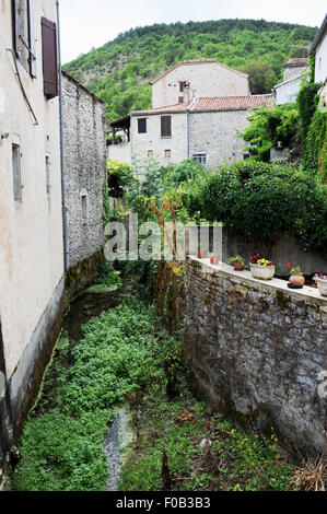 Douelle is a commune in the Lot department in south-western France Midi Pyrenees It is a port on the left bank of the Lot River. The village's history has been closely linked with the transport of local wine, as well as the manufacture of barrels. Photograph taken by Simon Dack Stock Photo