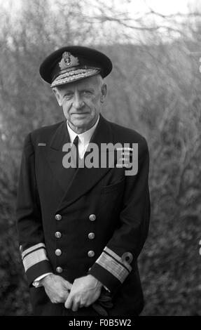 Vintage portrait photo of British Royal Navy officer and polar Stock ...