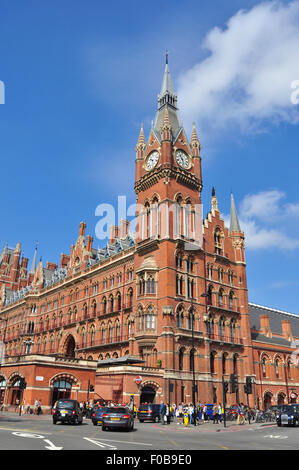 St Pancras Railway Station Clock Tower, Euston Road, London, England, UK Stock Photo