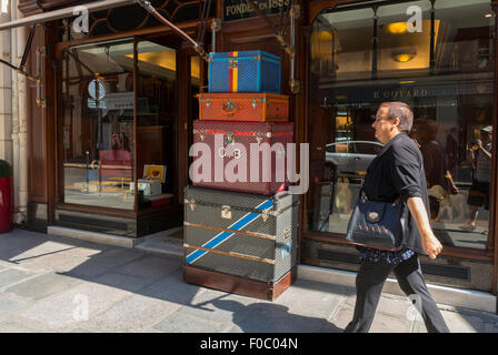 Goyard tote bag hi-res stock photography and images - Alamy