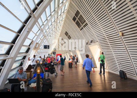 Inside the upper level of the modern architectural Avignon TGV railway station Stock Photo