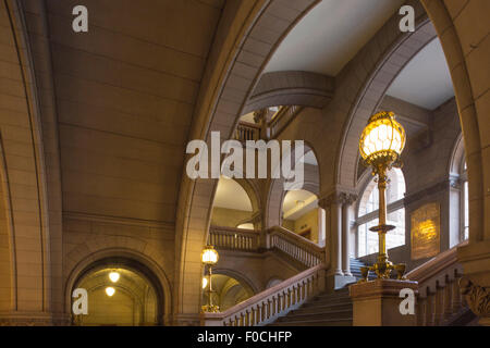 ARCHWAYS STAIRCASE ALLEGHENY COUNTY COURTHOUSE (©HENRY HOBSON RICHARDSON 1888) DOWNTOWN PITTSBURGH PENNSYLVANIA USA Stock Photo