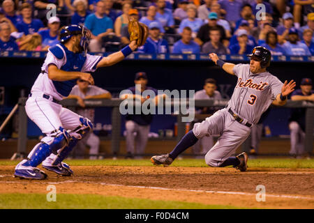 Detroit Tigers' Ian Kinsler safely doubles as Chicago White Sox ...