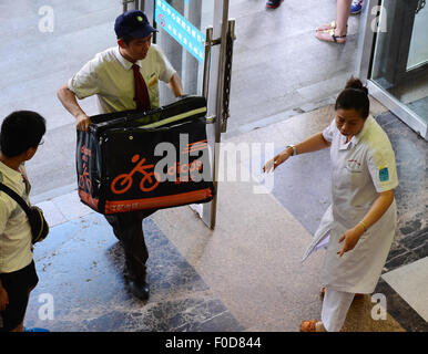 Tianjin, China. 13th Aug, 2015. An employee of a local company delivers food for the staff and casualties at the hospital in Tianjin, north China, Aug. 13, 2015. The death toll has climbed to 44 from two massive blasts that ripped through a warehouse in north China's port city of Tianjin as of Thursday noon, according to rescue headquarters. Twelve firefighters were among the dead. Credit:  Zhang Chenlin/Xinhua/Alamy Live News Stock Photo