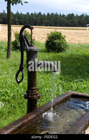 Schwengelpumpe hi-res stock photography and images - Alamy