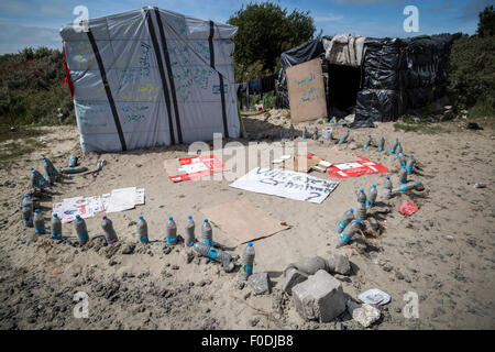 Calais, France. 12th August, 2015. Life in Calais Migrant ‘Jungle’ Credit:  Guy Corbishley/Alamy Live News Stock Photo