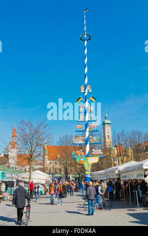 Viktualienmarkt, main market square, with Maypole, Altstadt, old town, Munich, Bavaria, Germany Stock Photo