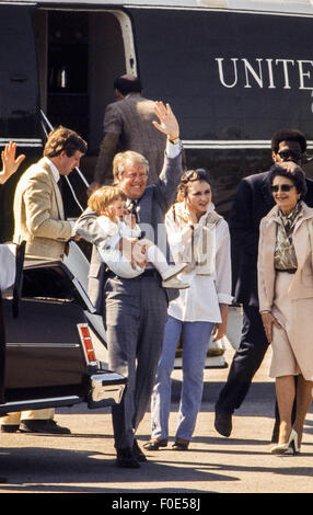 Calhoun, Georgia, USA. 1st June, 1978. President Jimmy Carter disembarks Marine One holding grandson Jason Carter in his arm beginning an Easter weekend visit to Calhoun, Georgia in 1979. Grandson Jason Carter - now 39- was defeated in a run for governor in the 2014 Georgia general election. © Ken Hawkins/ZUMA Wire/Alamy Live News Stock Photo