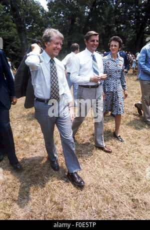 Jan. 1, 2015 - Democratic presidential nominee Jimmy Carter and VP nominee Walter ''Fritz'' Mondale at church picnic. Joan Mondale is at right. © Ken Hawkins/ZUMA Wire/Alamy Live News Stock Photo