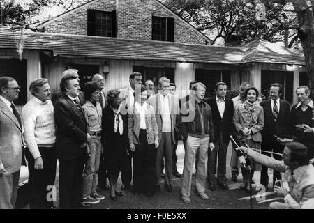 Sea Island, Georgia, USA. 8th Feb, 2015. President Jimmy Carter with his wife Rosalyn, VP Walter and his wife Joan, Carter's cabinet and leadership team at Sea Island, Georgia. 1977 © Ken Hawkins/ZUMA Wire/Alamy Live News Stock Photo