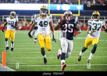 Foxborough, Massachusetts, USA. 13th August, 2015. New England Patriots running back Jonas Gray (35) runs in for a touchdown during an NFL pre-season game between the Green Bay Packers and the New England Patriots held at Gillette Stadium in Foxborough Massachusetts. The Packers defeated the Patriots 22-11 in regulation time. Eric Canha/CSM/Alamy Live News Stock Photo