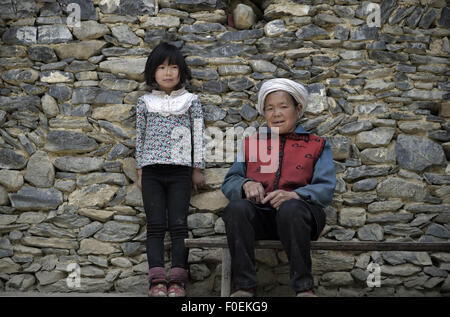 Chongqing, Chongqing, CHN. 7th May, 2015. Chongqing, CHINA - May 6 2015: (EDITORIAL USE ONLY. CHINA OUTï¼‰Seniors and their offsprings. Grassy paths, farmland surrounded by hedge, Smoke and green forests''¦''¦Villagers live a happy life in wooden houses of Fangdouping Village Gaonan Town. © SIPA Asia/ZUMA Wire/Alamy Live News Stock Photo