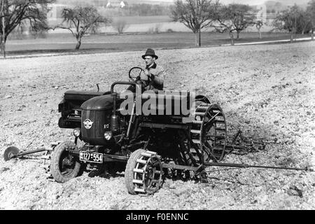 agriculture, machine, farmer with tractor Hanomag R12 on field, Lower Saxony, 1954 - 1958, Additional-Rights-Clearences-Not Available Stock Photo