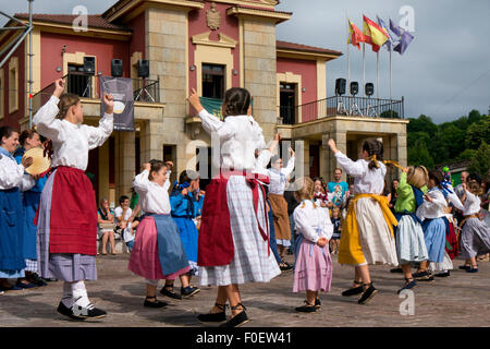 Traditional Costume and dancers at the Cidre Festival in Nava,Asturias,Northern Spain Stock Photo