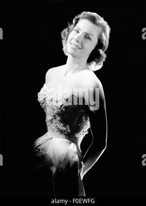 Daub, Gerti, * 1937, German model and actress, Miss Germany 1957, half length, late 1950s, Stock Photo