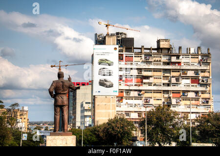 Statue of president Samora of Mozambique with appartment building Stock Photo