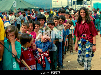Kosovan refugees at camp Strankovic Macedonia 1999 Stock Photo