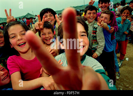 Kosovan refugees at camp Strankovic Macedonia 1999 Stock Photo