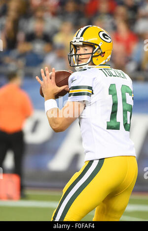 August 13, 2015: Green Bay Packers quarterback Scott Tolzien (16) drops back to pass during the NFL pre-season game between the Green Bay Packers and the New England Patriots held at Gillette Stadium in Foxborough Massachusetts. The Packers defeated the Patriots 22-11 in regulation time. Eric Canha/CSM Stock Photo