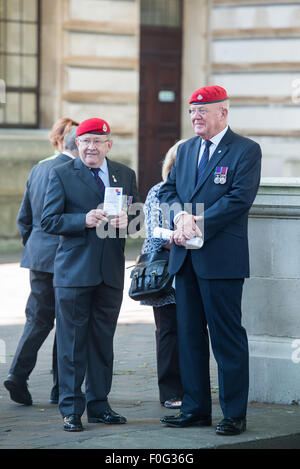 Portsmouth, UK. 15th Aug, 2015. Two veterans in red berets wait for the start of the VJ Day 70th anniversary memorial at the Cenotaph in Portsmouth. Credit:  MeonStock/Alamy Live News Stock Photo