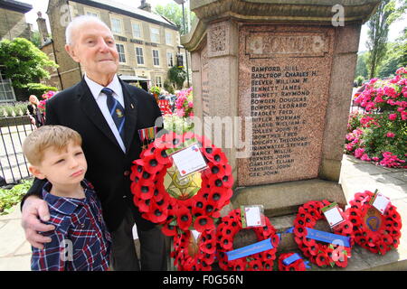 Hayfield, High Peak, Derbyshire, UK. 15 August 2015. Second World War veteran and President of Hayfield Royal British Legion, Albert Knowles with his youngest great-grandson, Cayden Knowles, 7, at the VJ Day 70th anniversary service at Hayfield War Memorial. A Royal British Legion member for 70 years, Albert is approaching his 100th birthday. The Far East veteran served in Burma, Malaya, India and Singapore, reaching the rank of Captain. He became President of the Royal British Legion Hayfield Branch in 1950 and is believed to be the longest serving Branch President in the UK. © Matthew Taylor Stock Photo