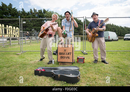 Newchurch, Isle of Wight, UK. 15th Aug, 2015. The Tea and Biscuit Boys busk at the Isle of Wight Garlic Festival, the Island’s biggest summer food fair and entertainment event. The festival celebrates the famous garlic grown on the Island and other local foods, crafts, music and family entertainment. Credit: Julian Eales/Alamy Live News Stock Photo