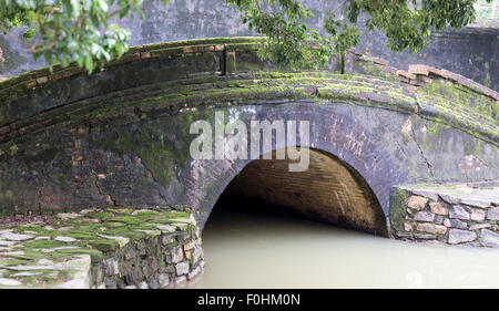 Moss covered stone bridge at the tomb of the Nguyen Dynasty Emperor Min Mang in the village of An Bang near Hue, Vietnam Stock Photo