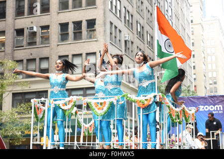 New York City, United States. 16th Aug, 2015. Zoom float models with Indian flag. The Federation of India staged its 35th annual India Day Parade along Madison Avenue in Midtown, New York. © Andy Katz/Pacific Press/Alamy Live News Stock Photo