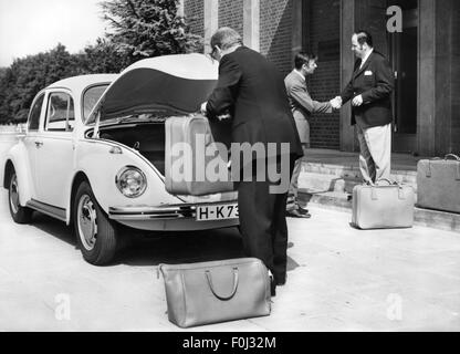 transport / transportation, car, vehicle variants, Volkswagen, VW 1302 beetle, man in front of open boot, 1970, Additional-Rights-Clearences-Not Available Stock Photo