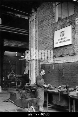 post war period, Marshall Plan, view into blacksmith's shop supported by the European Recovery Program, Germany, circa 1950, Additional-Rights-Clearences-Not Available Stock Photo