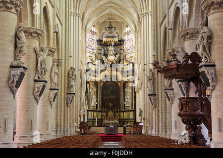 The central nave and altar of the Church of Our Lady Across the River Dyle in Mechelen, Belgium Stock Photo