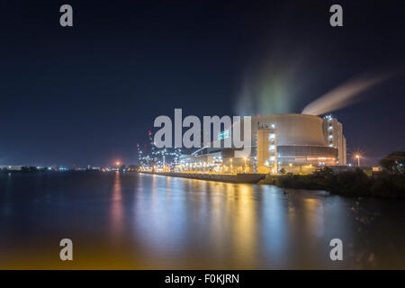 Germany, Hamburg, Coal-fired Power Station Moorburg at Elbe river at night Stock Photo