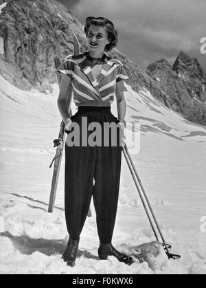 fashion, 1950s, capri pants, woman in fashionable leisure wear