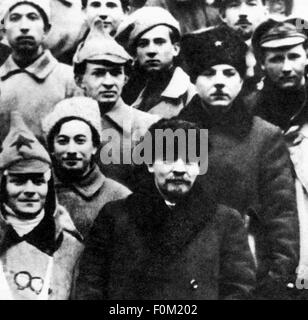 Lenin (Vladimir Ilyich Ulyanov), 22.4.1870 - 21.1.1924, Russian politician, half length, with Kliment Voroshilov and delegates of the X party congress of the CPSU, 1921, Stock Photo